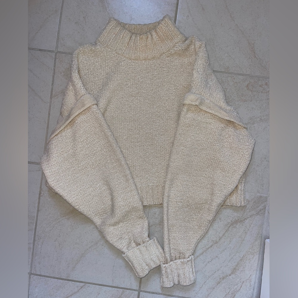 Think and soft cream sweater, perfect condition